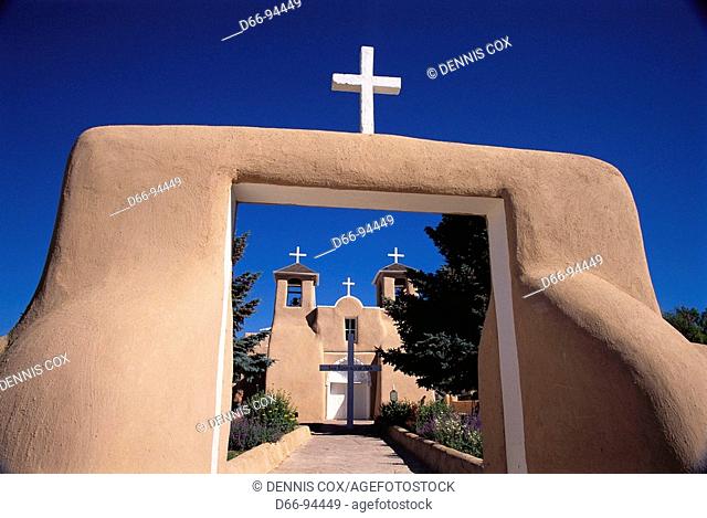 San Francisco de Asís Church built in 1815 by Franciscans, Ranchos de Taos. New Mexico, USA