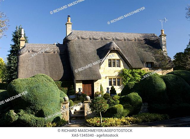 Home with thatched roof, Chipping Campden, Cotswolds, England, UK