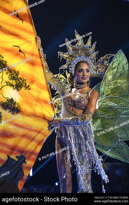 16 de noviembre de 2023, El Salvador, San Salvador: La Srta. Colombia Camila Avella realiza durante el Show Nacional de Disfraces como parte del 72o concurso de...