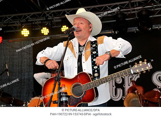 16 July 2019, Schleswig-Holstein, Heiligenhafen: TRUCK STOP - The Country Band from Waterkant on 16 July 2019 in Heiligenhafen at the Heiligenhafener...