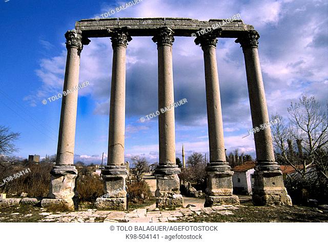 Temple of Tyche (100 a.C.). Uzuncaburç (Diocesarea). Silifke. Eastern mediterranean sea. Turkey