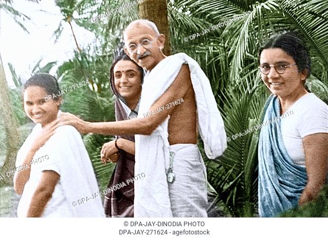 Mahatma Gandhi with Sumati Morarjee at Juhu Beach, Mumbai, Maharashtra, India, Asia, May 1944