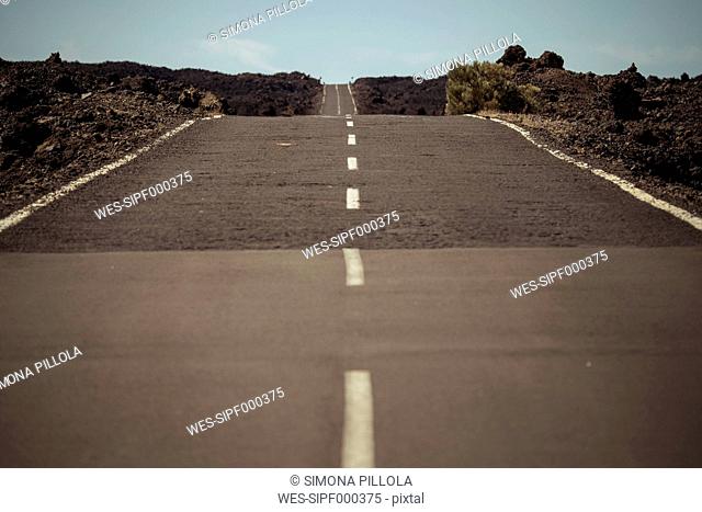 Spain, Tenerife, empty road in El Teide region