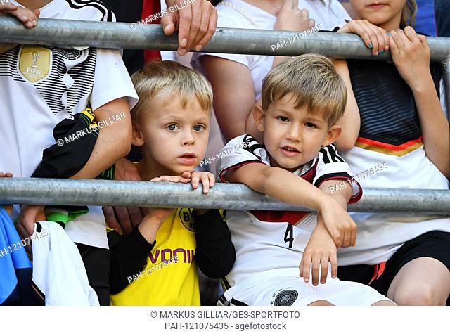 Fans watch the players. GES / Football / Training Game and Public Training of the German National Team in Aachen, 05.06.2019 Football / Soccer: Practice and...