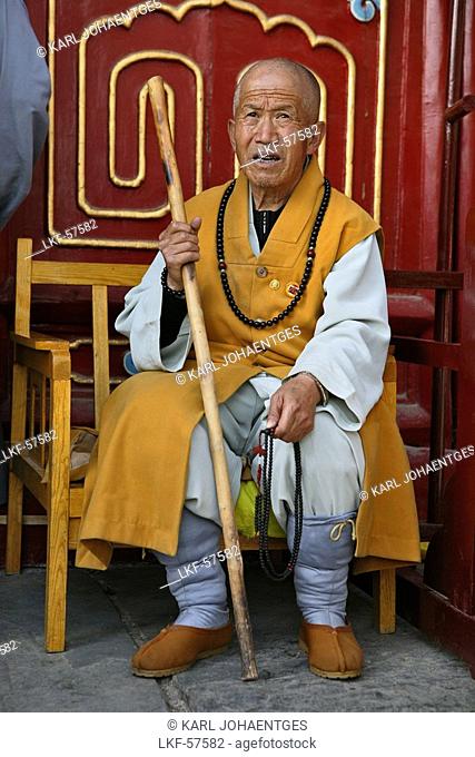 abbot of Shuxiang monastery, during birthday of Wenshu, Wutai Shan, Five Terrace Mountain, Buddhist Centre, town of Taihuai, Shanxi province, China, Asia
