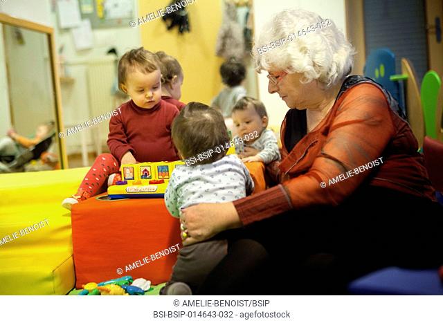 Reportage on intergenerational projects set up in a kindergarten and crèche in Switzerland. In both establishments, volunteer retirees take part in the day’s...