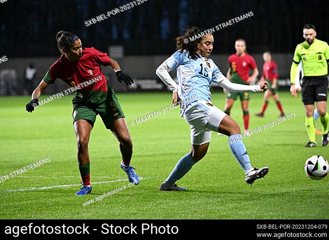 Lara Pintassilgo of Portugal battles for the ball with Nia Elyn of Belgium during a friendly soccer game between the national women under 23 teams of Belgium