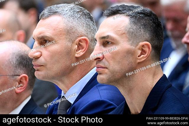 09 November 2023, Berlin: Award winner Vitali Klitschko (l) and his brother Wladimir Klitschko sit together at the award ceremony of the Deutsche Gesellschaft e