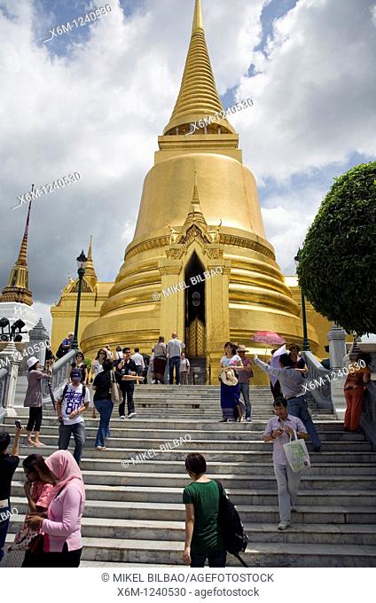Phra Sri Rattana Chedi  Wat Phra Kaew, or Temple of the Emerald Buddha  Gran Palace  Bangkok, Thailand