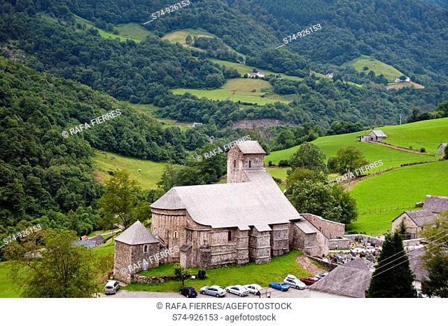 Vista de la Iglesia de Sainte-Engrâce, Pirineo Atlántico, Valle de Saison, Francia