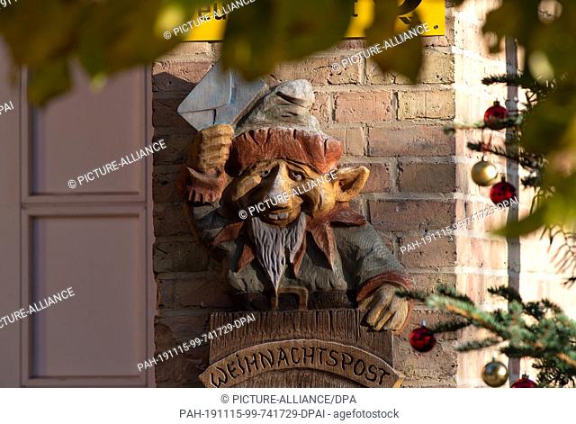 14 November 2019, Brandenburg, Himmelpfort: The mailbox for them. Christmas post. next to the entrance of the Christmas post office