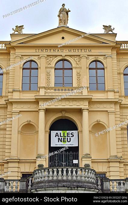28 September 2021, Thuringia, Altenburg: ""Everything new ...but it will take a little longer..."" is written on a banner at the portal of the vacant Lindenau...