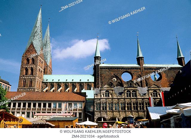 W. GERMANY, LUBECK, ST. MARY'S CHURCH WITH MARKET PLACE FOREGROUND