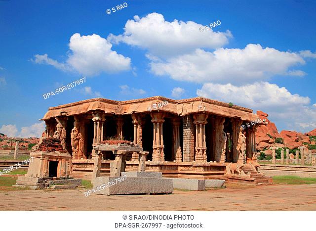 Pillared mandap, hampi, vijayanagar, karnataka, India, Asia