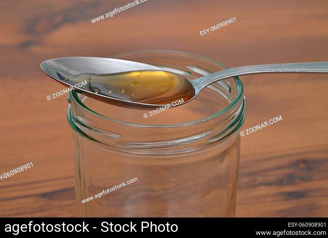 Loeffel mit Honig - Spoon with honey