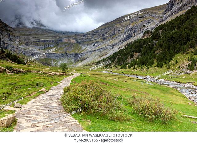 The Valle de Ordesa, Parque Nacional de Ordesa y Monte Perdido, Pyrenees, Huesca province, Aragon, Spain, Europe