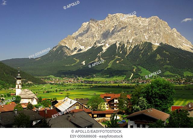 View across the villages of Lermoos and Ehrwald to the Wetterstein mountain range with Mt  Zugspitze, Germany’s highest mountain, Tyrol, Austria