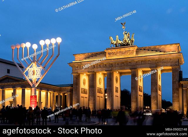 Berlin, Brandenburg Gate, Hanukkale chandelier, tourists