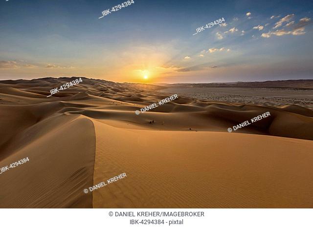 Sand dunes at sunset, Rub' al Khali or Empty Quarter, United Arab Emirates
