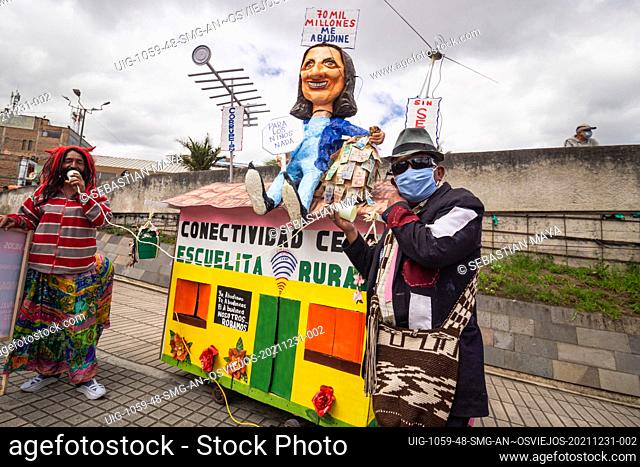 An artisan promotes a doll of former ministry of technologies Karen Abudinen as a burn doll in Pasto, Nariño - Colombia Every year