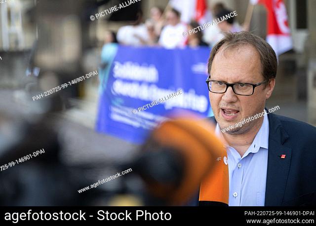 25 July 2022, Baden-Wuerttemberg, Stuttgart: Kai Burmeister, chairman of the DGB Baden-Württemberg, gives a statement before the gas summit of the green-black...