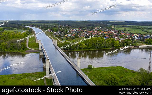 19 May 2021, Saxony-Anhalt, Magdeburg: Clouds pass over the Magdeburg waterway junction. The Mittelland Canal crosses the Elbe in a trough bridge at this point