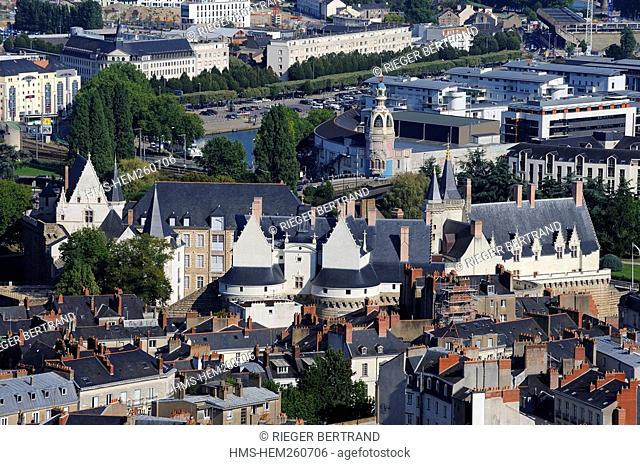 France, Loire Atlantique, Nantes, Chateau des Ducs de Bretagne Dukes of Brittany Castle and LU Tower