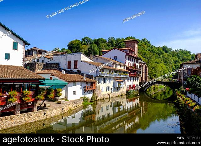 France, Pyrenees-Atlantiques, Saint-Jean-Pied-de-Port, Old town houses and Pont Saint Jean reflecting in Nive canal