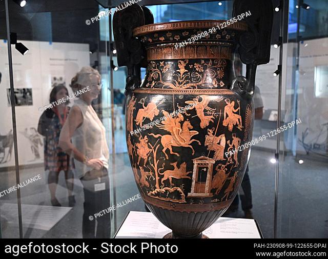08 September 2023, Baden-Württemberg, Karlsruhe: A restored monumental magnificent vase with depictions of the underworld will be on display at the Badisches...