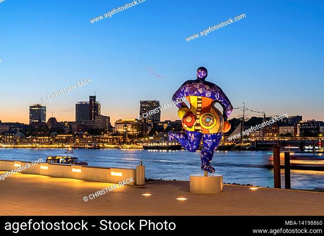 Sculpture by Niki de Saint Phalle in front of the Stage Theater in the harbor, view over the Elbe to St. Pauli, Steinwerder, Hanseatic City of Hamburg, Germany