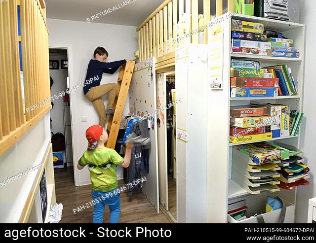 14 May 2021, Saxony, Leipzig: The children Timon (r) and Alessio (4) play in their room with the bunk beds built by their parents Ronny and Sandra Steglich