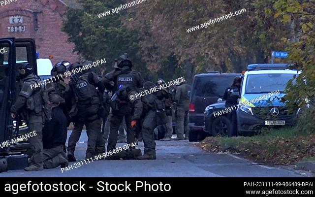 11 November 2023, Brandenburg, Vieritz: A special police task force prepares for deployment. After shots were fired at the police by an armed person with a...
