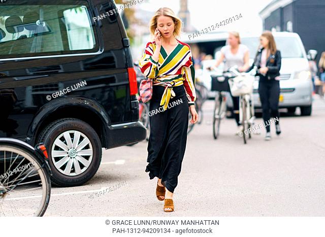 A chic showgoer arriving outside the New Talent runway show during Copenhagen Fashion Week - August 8, 2017 - Photo: Runway Manhattan/Grace Lunn ***For...