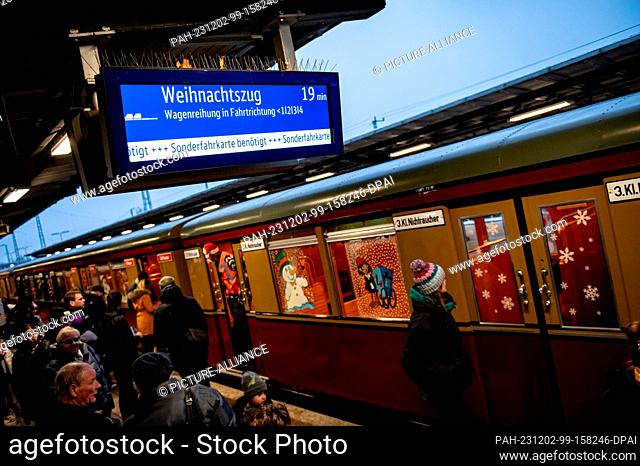 02 December 2023, Berlin: The Christmas train of the Historische S-Bahn association is parked at Grünau S-Bahn station. The Christmas train is running through...