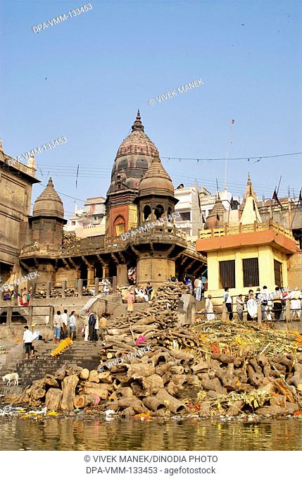 Hindu cremation ceremony at Manikarnika ghat on banks of holy Ganga river ; Varanasi ; Uttar Pradesh ; India