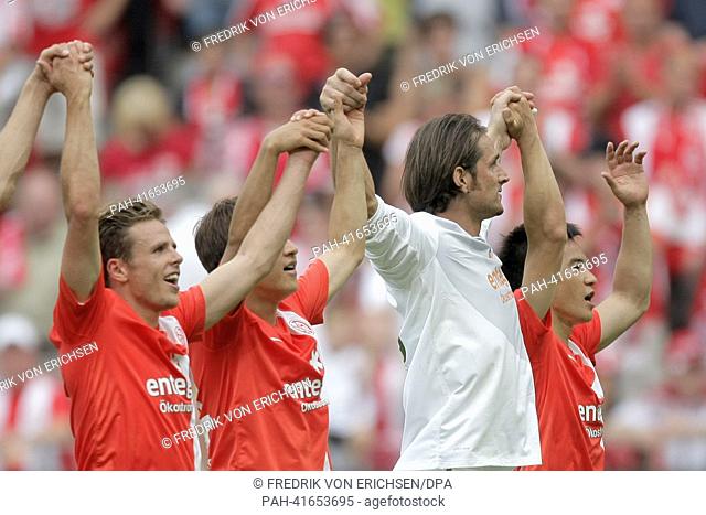 Mainz's Nicolai Mueller (L-R), Joo-Ho Park, goalkeeper Heinz Mueller and Shinji Okazaki celebrate after the Bundesliga soccer match between FSV Mainz 05 and VfB...