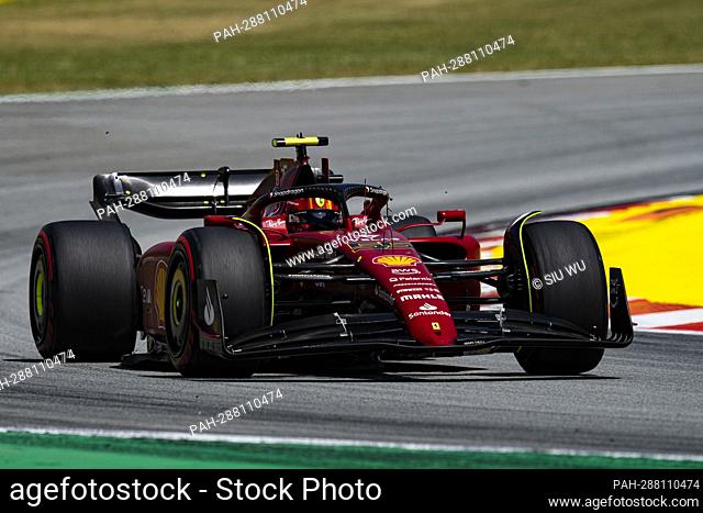 Carlos Sainz of Spain drives his Ferrari F1-75 during the F1 Grand Prix of Spain at Circuit de Barcelona-Catalunya on May 22, 2022 in Barcelona, Spain
