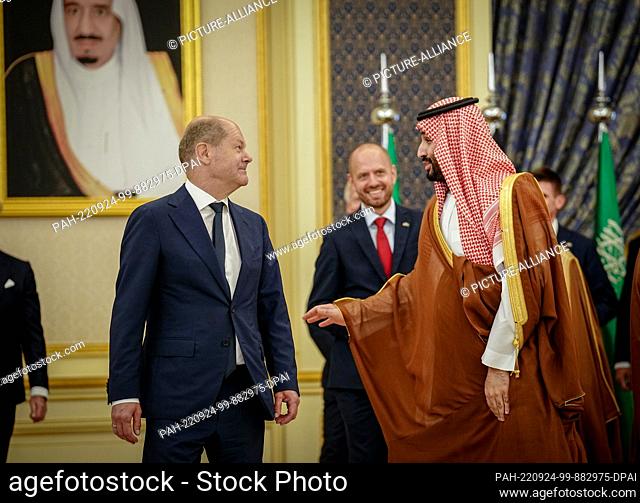 24 September 2022, Saudi Arabia, Dschidda: German Chancellor Olaf Scholz (l, SPD) is received by the Crown Prince of the Kingdom of Saudi Arabia Mohammed bin...