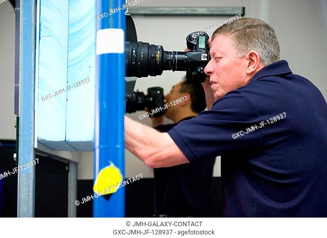 NASA astronaut Mike Fossum, Expedition 28 flight engineer and Expedition 29 commander, participates in a docking timeline simulation training session in the...