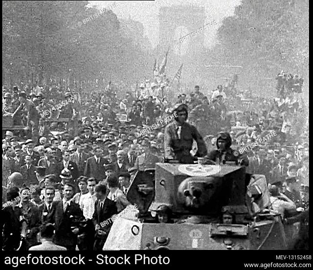 Crowds Cheering By the Arc De Triomphe, Paris, As Allied Tanks Drive Through the Streets - Paris, French Republic, France