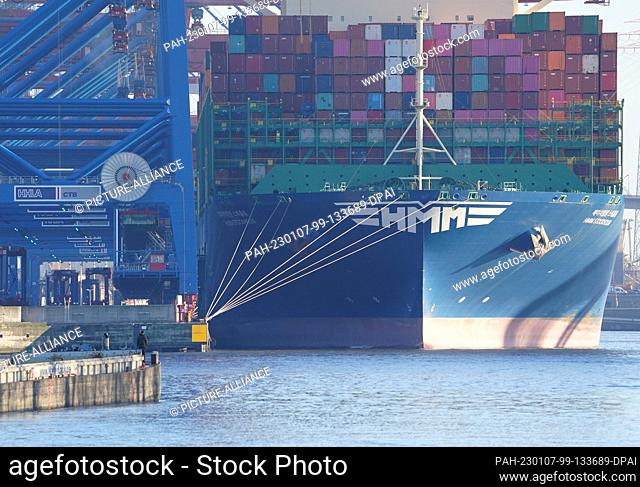 PRODUCTION - 03 January 2023, Hamburg: A huge container ship is loaded and unloaded at the Container Terminal Burchardkai in the port