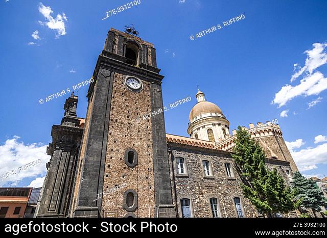 Side view of Church of St. Nicholas (Chiesa di San Nicola). St. Nicholas Square (Piazza San Nicola). Randazzo, Metropolitan City of Catania, Sicily, Italy
