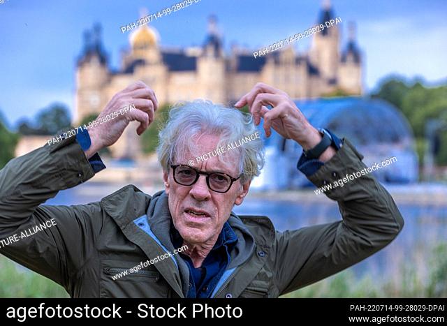 14 July 2022, Mecklenburg-Western Pomerania, Schwerin: Drummer and composer Stewart Copeland stands in front of Schwerin Castle before a dress rehearsal with...