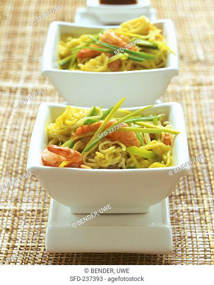 Asian noodle stir-fry with shrimps and leeks