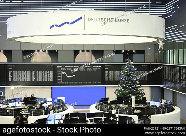 14 December 2023, Hesse, Frankfurt/Main: View into the trading hall of Deutsche Börse in Frankfurt. (to ""Dax surpasses 17