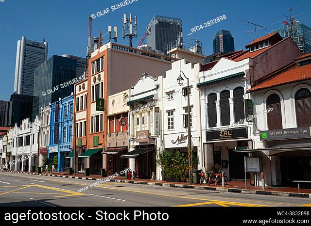 Singapore, Republic of Singapore, Asia - Looking down the deserted South Bridge Road with its traditional shophouses in Chinatown and the skyscrapers of the...