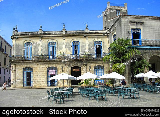 Cathedral Square, Street Scene, Habana Vieja, Havana, Cuba, América