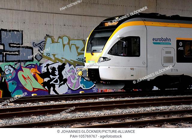 Graffiti on bridge pier and train on 20.01.2018 in Schwerte-Westhofen - Germany. | usage worldwide. - Schwerte-Westhofen/Nordrhein-Westfalen/Germany