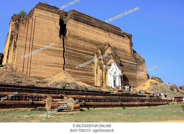 Mingun Pagoda of the king Bodawpaya, Mingun, Burma