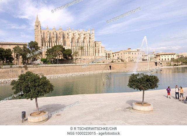 Cathedral La Seu, Parc de la Mar, Palma de Majorca, Spain, Europe
